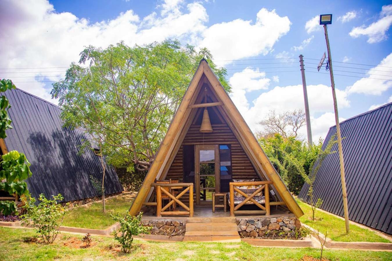 Boma Simba Safari Lodge Voi Exterior foto